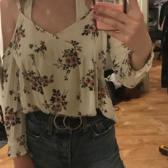 American eagle floral off the shoulder top - Picture 2 of 5